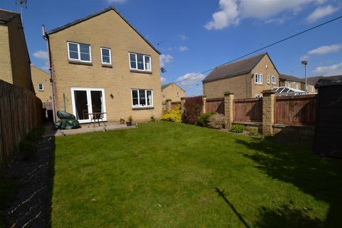 3 bedroom detached house for sale, Bunting Drive, Clayton Heights, Bradford