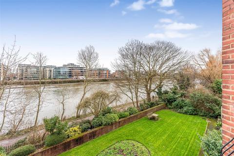 3 bedroom flat for sale - Riverview Gardens, Barnes, London, SW13