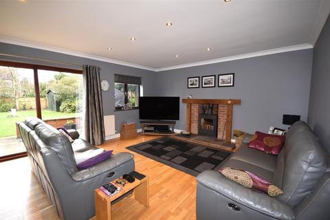 4 bedroom detached house for sale, Main Street, North Muskham, Newark