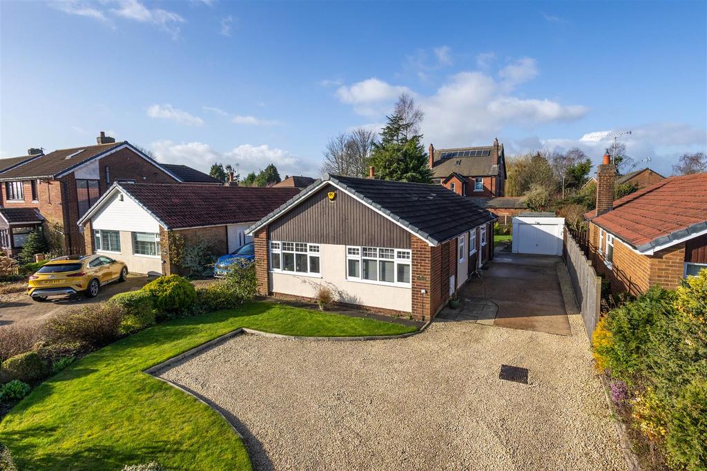Lindsay Road, Leeds LS25 3 bed detached bungalow for sale £415,000