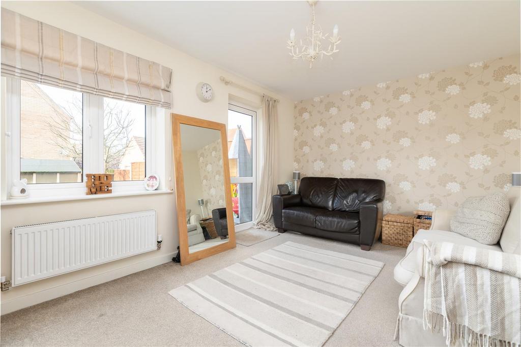 Fennel Avenue, Stotfold, SG5 4LJ 2 bed semidetached house for sale £