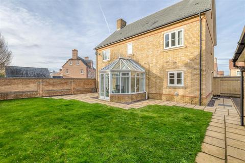 58 Bronte Avenue, Stotfold, Hitchin, SG5 4FT