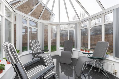 58 Bronte Avenue, Stotfold, Hitchin, SG5 4FT