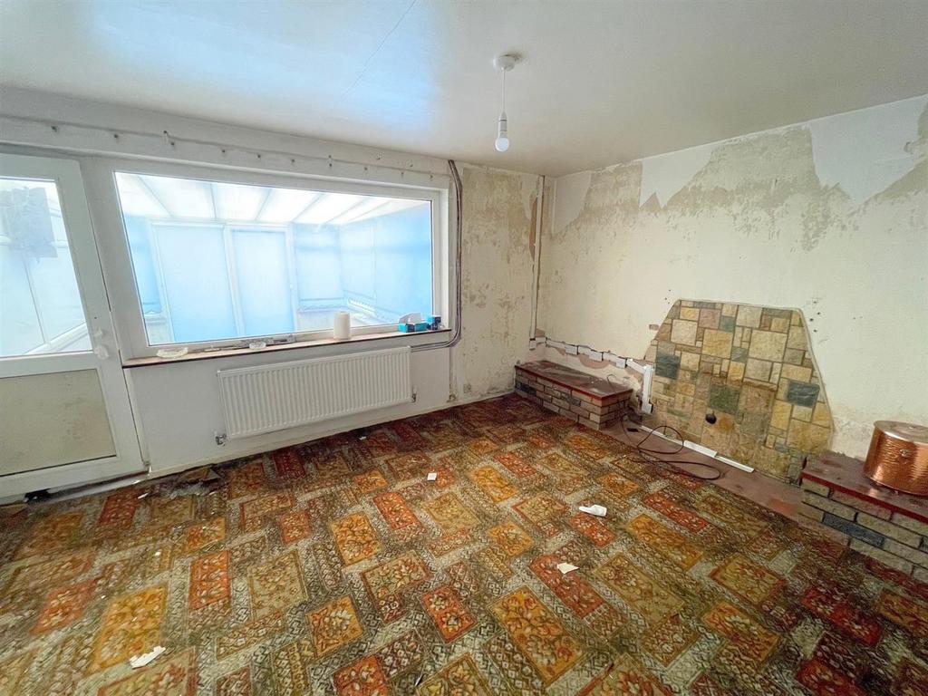 Wallbridge Drive, Leek 3 bed semidetached house for sale £130,000