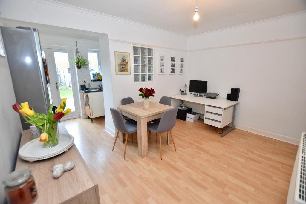 Aldermans Green Road, Coventry, CV2 2 bed terraced house for sale £