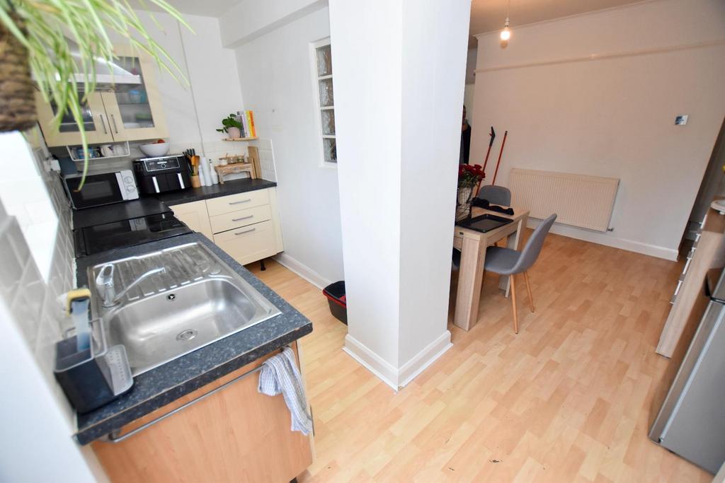 Aldermans Green Road, Coventry, CV2 2 bed terraced house for sale £