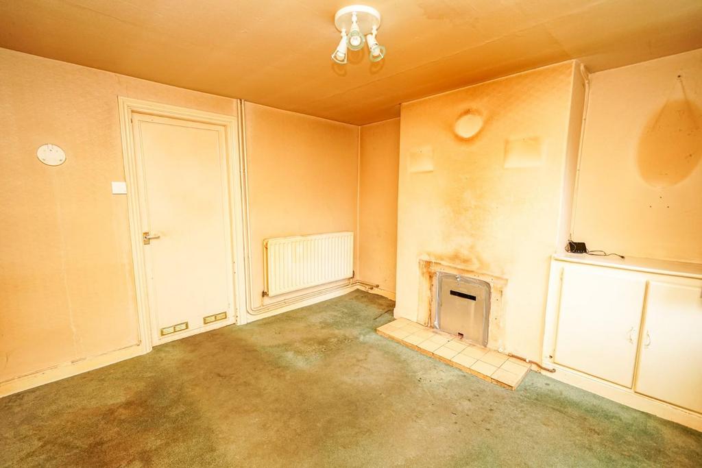 Heath Road, Leighton Buzzard 2 bed end of terrace house for sale £200,000