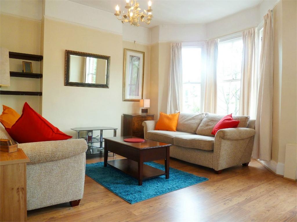 Stormont Road, Clapham Junction SW11 2 bed flat to rent £1,950 pcm (£