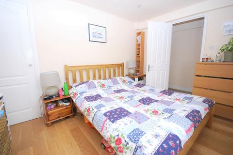 2 bedroom apartment to rent, Fentiman Road, Oval SW8