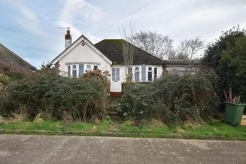 2 bedroom detached bungalow for sale - First Avenue, Bexhill-On-Sea