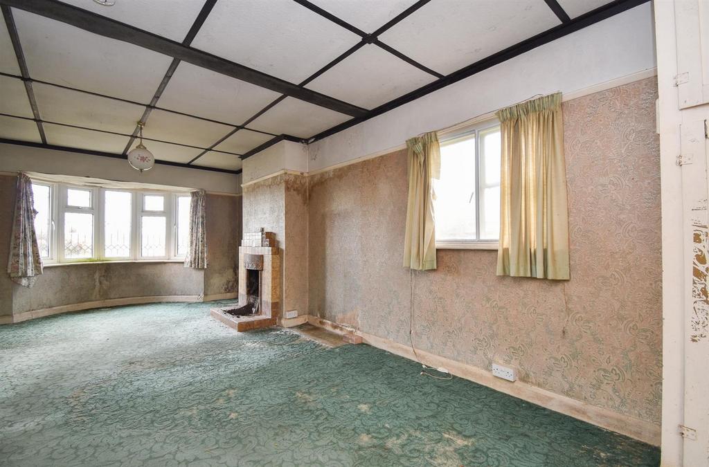 First Avenue, BexhillOnSea 2 bed detached bungalow for sale £300,000
