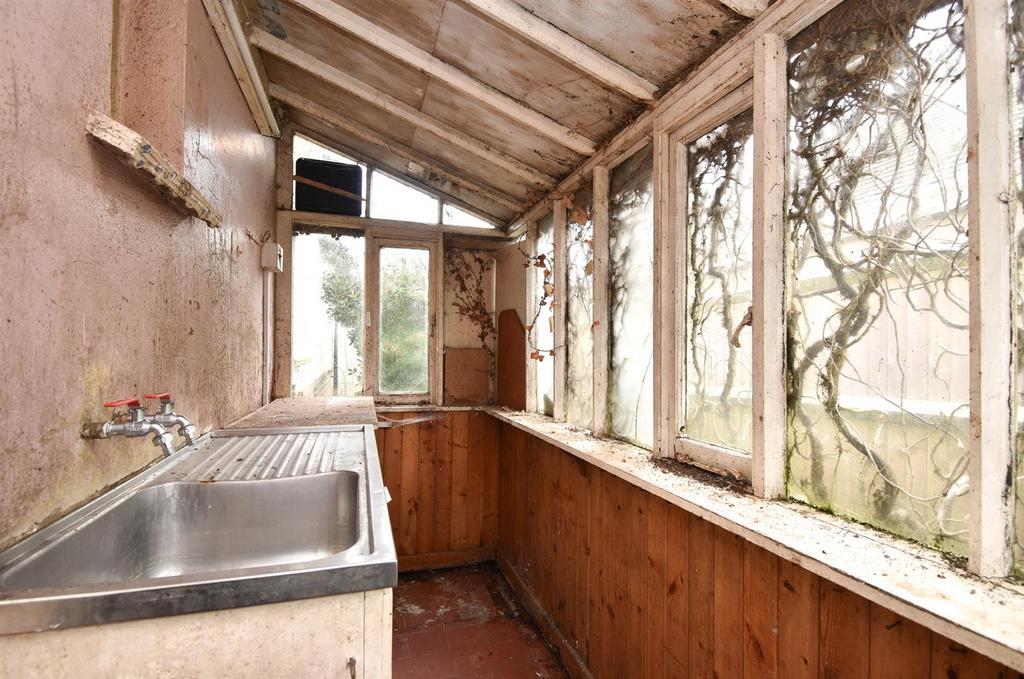 Kitchen/lean to