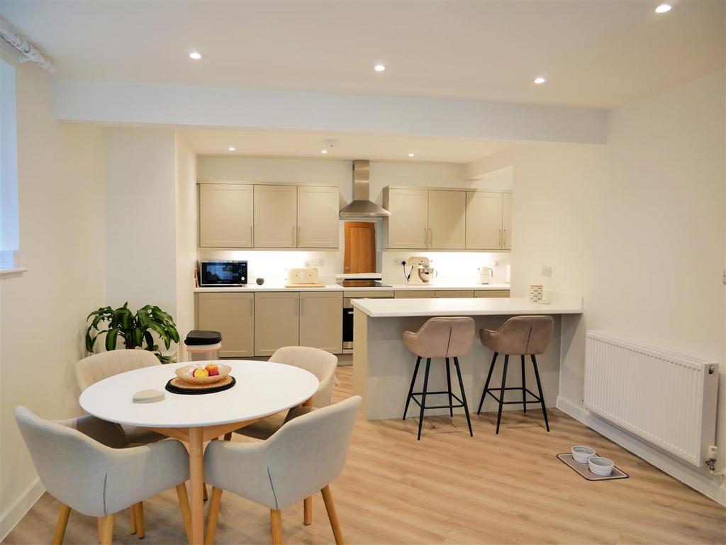 Anchor Road, Calne 3 bed detached house for sale £340,000