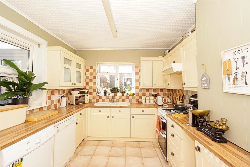 Burry Road, St. LeonardsOnSea 2 bed terraced house for sale £300,000
