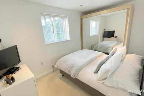 37 Leaforis Road, Waltham Cross, EN7 6ND