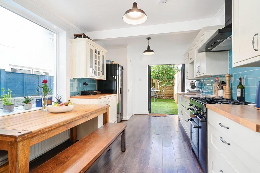 Lennox Road, Hove 4 bed house to rent £2,500 pcm (£577 pw)