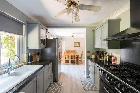 undefined, Oakwood Road, Horley