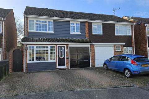 3 bedroom semi-detached house for sale, Leach Close, Great Baddow, Chelmsford