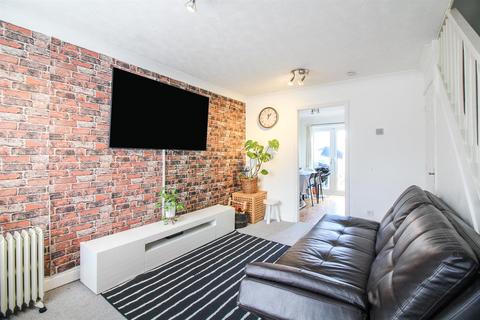 2 bedroom house for sale, The Willows, Aylesbury