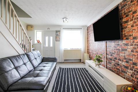 2 bedroom house for sale - The Willows, Aylesbury