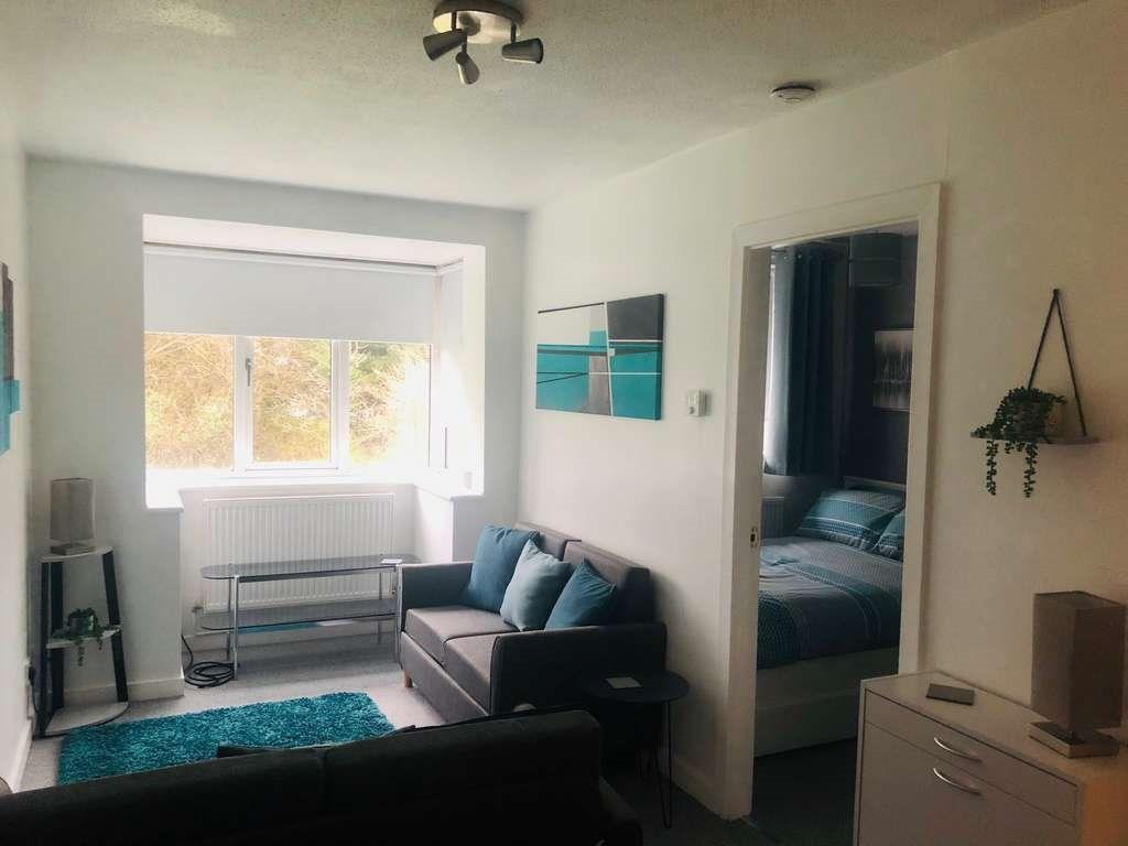32 Heatherfield Ct, Ws, SK9 2QE 1 bed apartment £700 pcm (£162 pw)