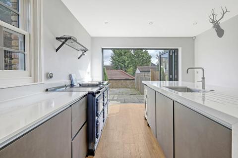 2 bedroom end of terrace house for sale, North End, Buckhurst Hill IG9