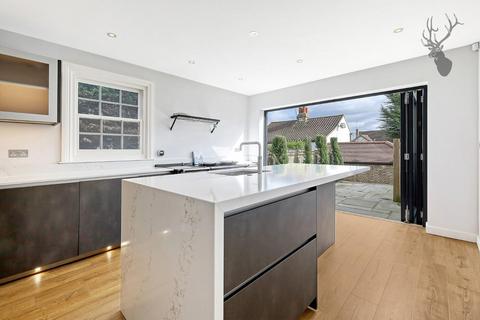 2 bedroom end of terrace house for sale, North End, Buckhurst Hill IG9