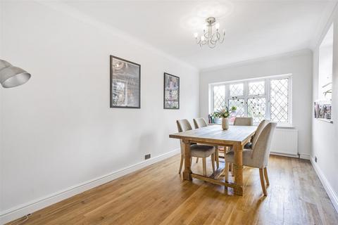 72 Downs Wood, Epsom, KT18 5UL