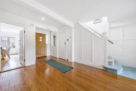 72 Downs Wood, Epsom, KT18 5UL