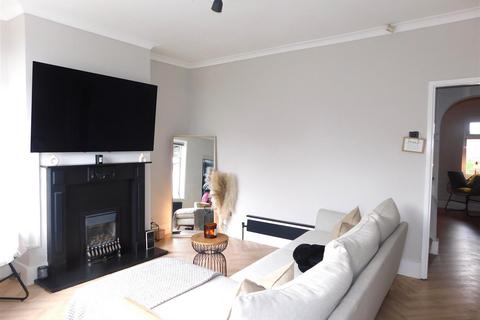 3 bedroom terraced house for sale - Doctor Lane, Scouthead, Oldham
