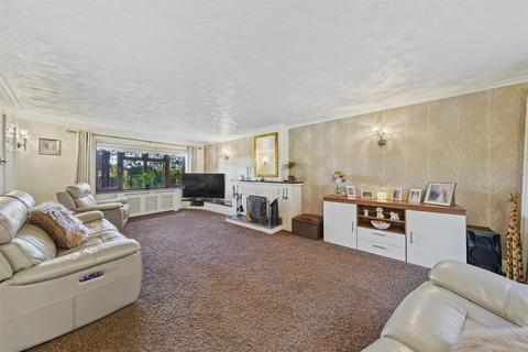 4 bedroom detached house for sale, Brightwell Walk, Irthlingborough NN9
