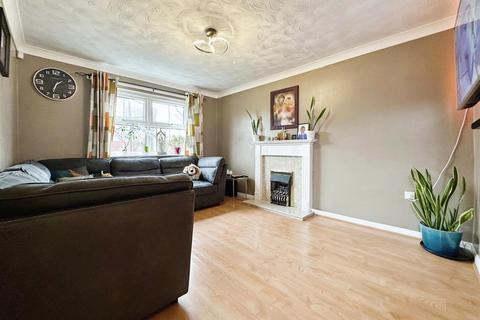 4 bedroom detached house for sale, Lorenzos Way, Hull HU9