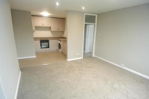 3 bedroom apartment to rent - Oatlands Drive, Weybridge KT13