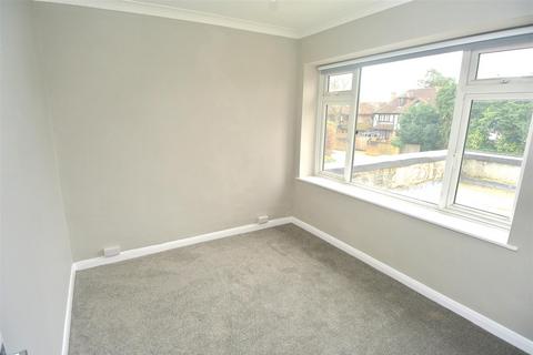 2 bedroom apartment to rent - Oatlands Drive, Weybridge KT13
