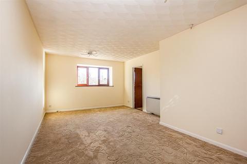 1 bedroom flat for sale, Cleaver Court, Kettering NN15
