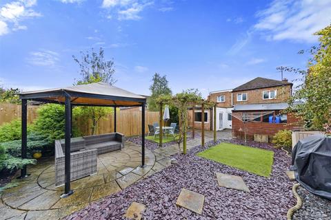 4 bedroom detached house for sale, Victoria Road, Finedon NN9
