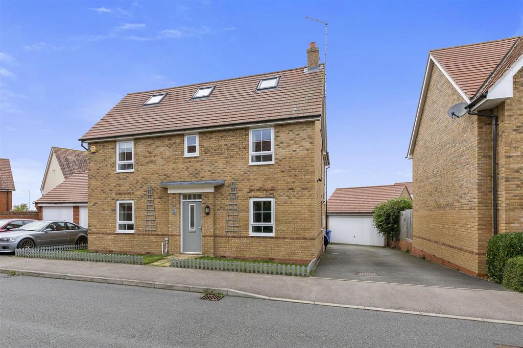 Donnington Road, Burton Latimer NN15 6 bed detached house for sale £450,000