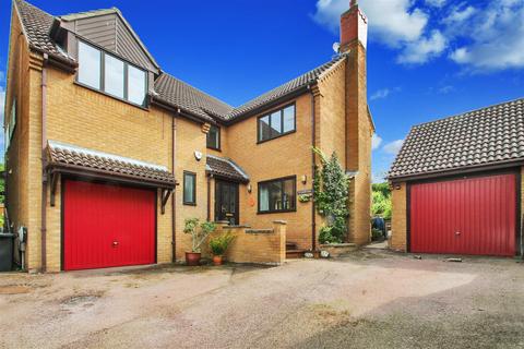 5 bedroom detached house for sale, Shortwoods Close, Raunds NN9