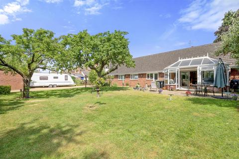 4 bedroom detached bungalow for sale, Park Street, Raunds NN9