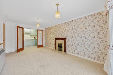 2 bedroom flat for sale - Oak Tree Court, Kettering NN16
