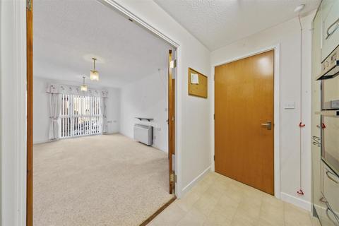 2 bedroom flat for sale - Oak Tree Court, Kettering NN16