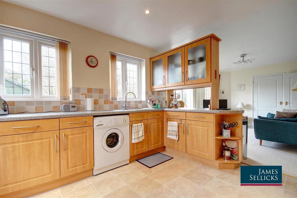 Open plan kitchen &amp; family room