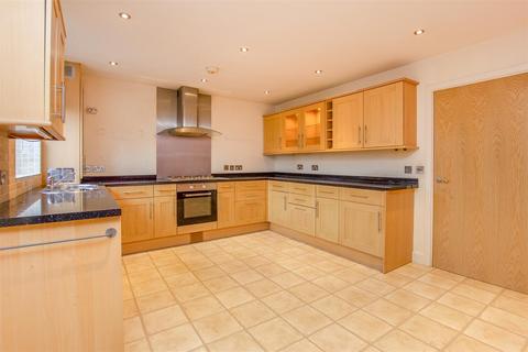 4 bedroom townhouse for sale, Well Street, Finedon NN9