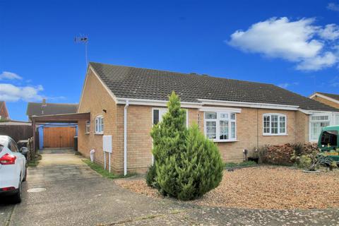 2 bedroom semi-detached bungalow for sale - Popham Close, Raunds NN9