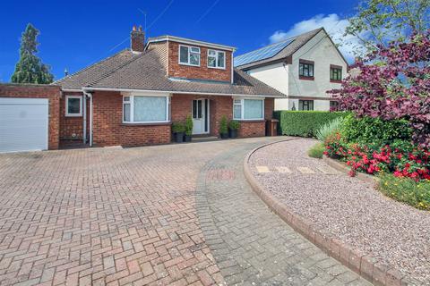 3 bedroom detached house for sale, Chelveston Road, Raunds NN9