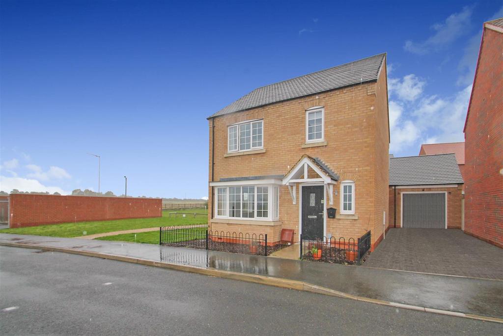 Holdenby Drive, Raunds NN9 4 bed detached house for sale £300,000