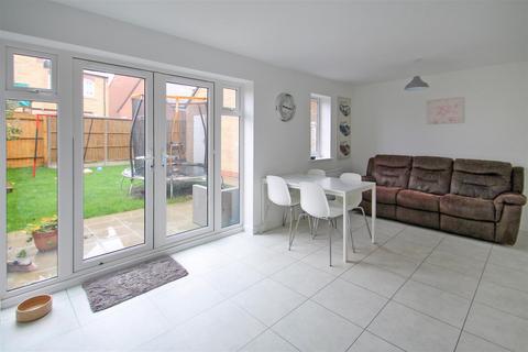 4 bedroom detached house for sale, Holdenby Drive, Raunds NN9