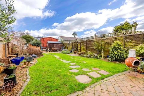 4 bedroom semi-detached house for sale - Ewell By Pass, Stoneleigh