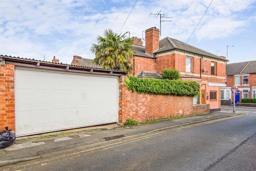Bath Road, Kettering NN16 3 bed end of terrace house for sale £230,000