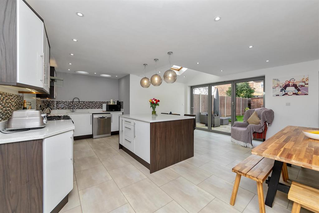 Nelson Avenue, St. Albans 4 bed semidetached house for sale £795,000